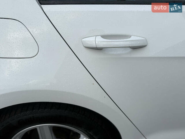 Белый Фольксваген e-Golf, объемом двигателя 0 л и пробегом 68 тыс. км за 6600 $, фото 14 на Automoto.ua