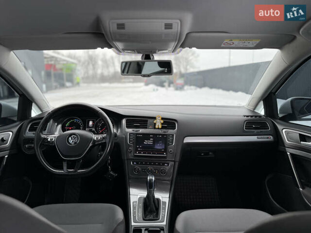 Белый Фольксваген e-Golf, объемом двигателя 0 л и пробегом 141 тыс. км за 7800 $, фото 13 на Automoto.ua