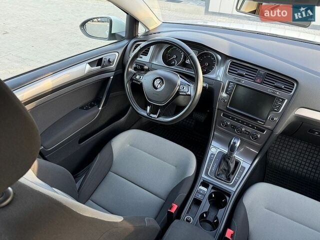 Белый Фольксваген e-Golf, объемом двигателя 0 л и пробегом 97 тыс. км за 8700 $, фото 35 на Automoto.ua