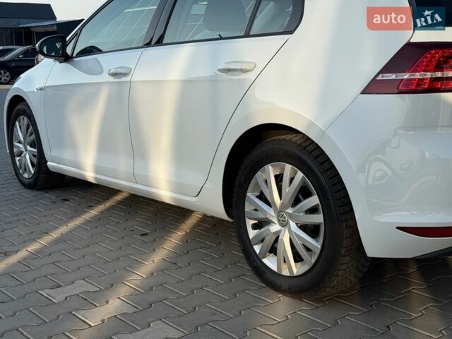 Білий Фольксваген e-Golf, об'ємом двигуна 0 л та пробігом 97 тис. км за 8500 $, фото 19 на Automoto.ua