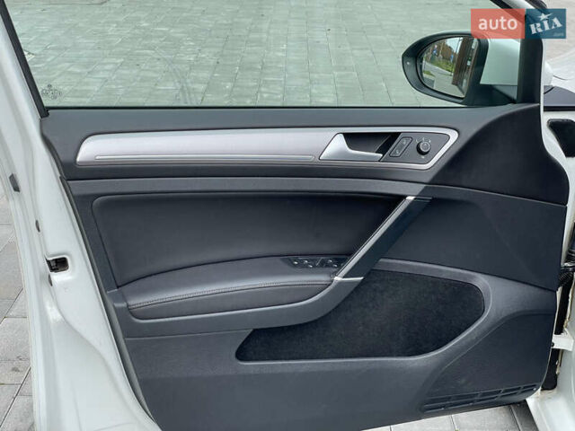 Белый Фольксваген e-Golf, объемом двигателя 0 л и пробегом 154 тыс. км за 9200 $, фото 14 на Automoto.ua