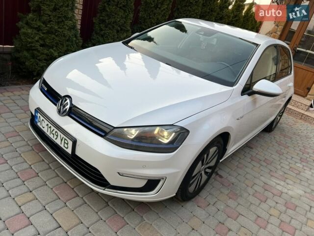 Белый Фольксваген e-Golf, объемом двигателя 0 л и пробегом 131 тыс. км за 8999 $, фото 109 на Automoto.ua