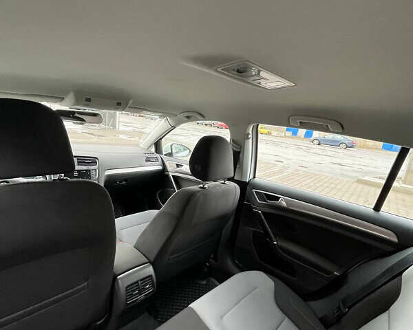 Белый Фольксваген e-Golf, объемом двигателя 0 л и пробегом 114 тыс. км за 9800 $, фото 46 на Automoto.ua