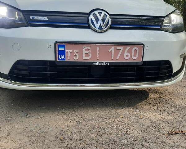 Фольксваген e-Golf 2014 в Кропивницком (Кировограде) на Automoto.ua Белый Фольксваген e-Golf, объемом двигателя 0 л и пробегом 97 тыс. км за 9300 $, фото 4 на Automoto.ua