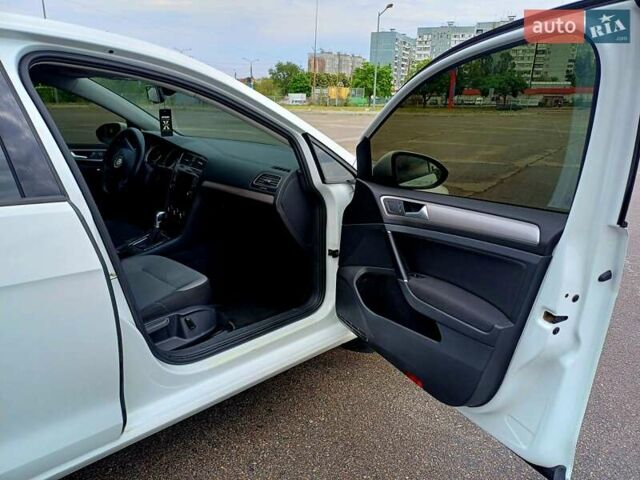 Белый Фольксваген e-Golf, объемом двигателя 0 л и пробегом 120 тыс. км за 9500 $, фото 7 на Automoto.ua