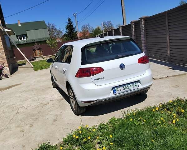Белый Фольксваген e-Golf, объемом двигателя 0 л и пробегом 78 тыс. км за 10000 $, фото 15 на Automoto.ua