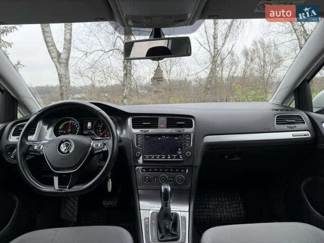 Белый Фольксваген e-Golf, объемом двигателя 0 л и пробегом 99 тыс. км за 8450 $, фото 14 на Automoto.ua