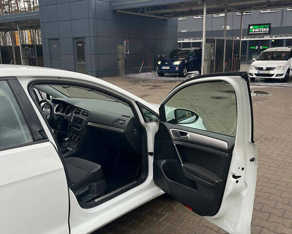 Белый Фольксваген e-Golf, объемом двигателя 0 л и пробегом 114 тыс. км за 9800 $, фото 34 на Automoto.ua