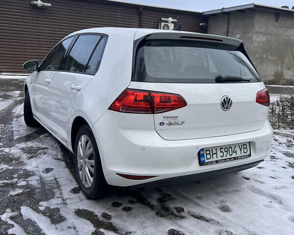 Белый Фольксваген e-Golf, объемом двигателя 0 л и пробегом 153 тыс. км за 7700 $, фото 5 на Automoto.ua