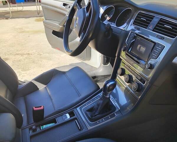 Белый Фольксваген e-Golf, объемом двигателя 0 л и пробегом 78 тыс. км за 10000 $, фото 26 на Automoto.ua