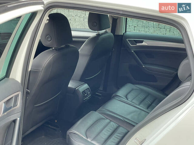 Белый Фольксваген e-Golf, объемом двигателя 0 л и пробегом 154 тыс. км за 9200 $, фото 20 на Automoto.ua