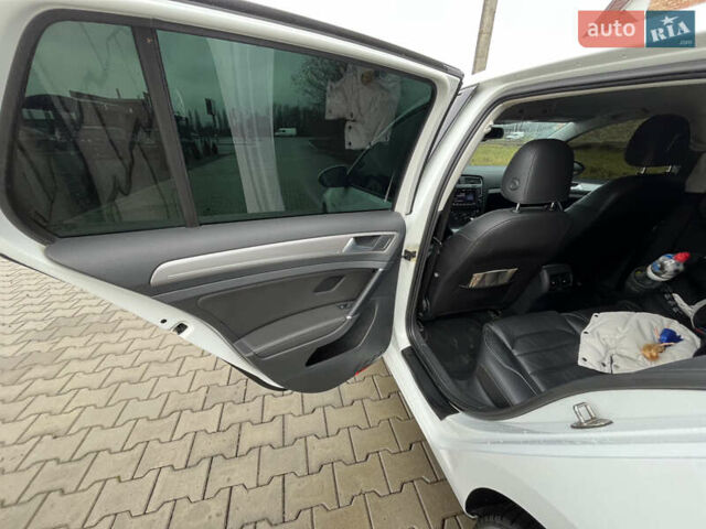 Белый Фольксваген e-Golf, объемом двигателя 0 л и пробегом 104 тыс. км за 9000 $, фото 19 на Automoto.ua