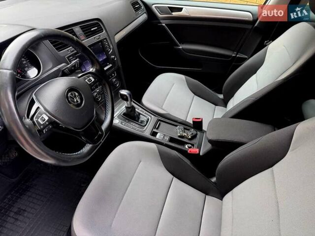 Белый Фольксваген e-Golf, объемом двигателя 0 л и пробегом 121 тыс. км за 8500 $, фото 26 на Automoto.ua