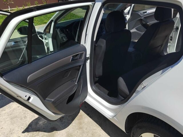 Белый Фольксваген e-Golf, объемом двигателя 0 л и пробегом 84 тыс. км за 9600 $, фото 16 на Automoto.ua
