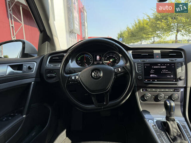 Білий Фольксваген e-Golf, об'ємом двигуна 0 л та пробігом 95 тис. км за 9500 $, фото 27 на Automoto.ua