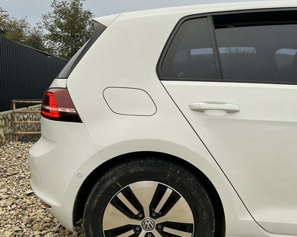 Белый Фольксваген e-Golf, объемом двигателя 0 л и пробегом 110 тыс. км за 8490 $, фото 34 на Automoto.ua