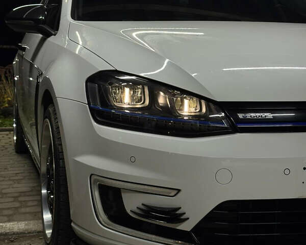 Белый Фольксваген e-Golf, объемом двигателя 0 л и пробегом 134 тыс. км за 8999 $, фото 7 на Automoto.ua