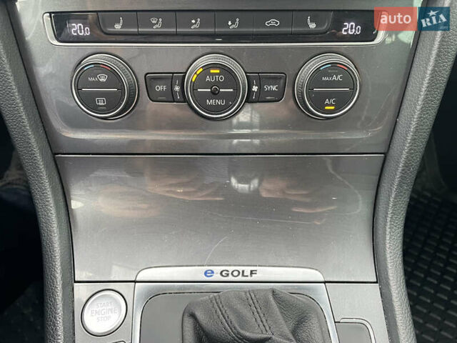 Белый Фольксваген e-Golf, объемом двигателя 0 л и пробегом 92 тыс. км за 9500 $, фото 45 на Automoto.ua