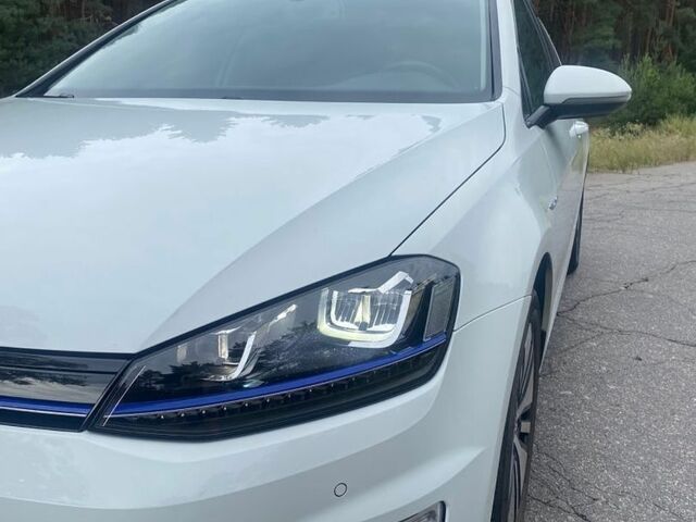 Білий Фольксваген e-Golf, об'ємом двигуна 0 л та пробігом 132 тис. км за 9500 $, фото 11 на Automoto.ua