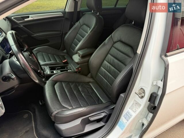 Білий Фольксваген e-Golf, об'ємом двигуна 0 л та пробігом 96 тис. км за 9500 $, фото 17 на Automoto.ua