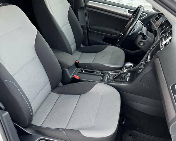 Белый Фольксваген e-Golf, объемом двигателя 0 л и пробегом 120 тыс. км за 7800 $, фото 19 на Automoto.ua