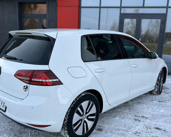 Белый Фольксваген e-Golf, объемом двигателя 0 л и пробегом 120 тыс. км за 7800 $, фото 4 на Automoto.ua