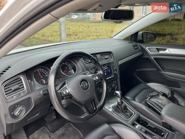 Белый Фольксваген e-Golf, объемом двигателя 0 л и пробегом 104 тыс. км за 9000 $, фото 13 на Automoto.ua
