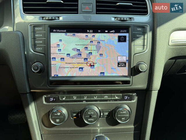 Белый Фольксваген e-Golf, объемом двигателя 0 л и пробегом 95 тыс. км за 9500 $, фото 42 на Automoto.ua