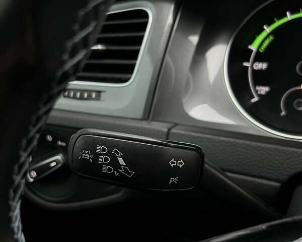Білий Фольксваген e-Golf, об'ємом двигуна 0 л та пробігом 116 тис. км за 7700 $, фото 15 на Automoto.ua