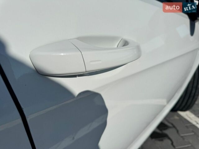 Белый Фольксваген e-Golf, объемом двигателя 0 л и пробегом 153 тыс. км за 8800 $, фото 31 на Automoto.ua