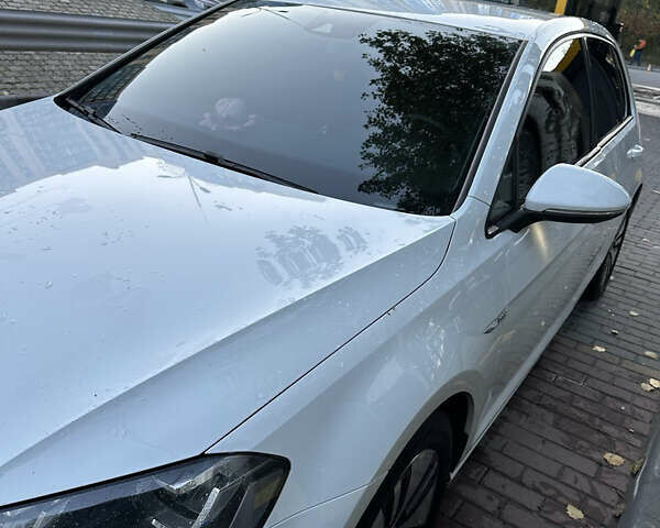 Білий Фольксваген e-Golf, об'ємом двигуна 0 л та пробігом 126 тис. км за 9000 $, фото 4 на Automoto.ua