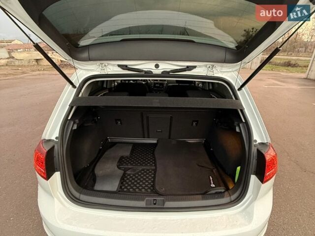Білий Фольксваген e-Golf, об'ємом двигуна 0 л та пробігом 109 тис. км за 8999 $, фото 31 на Automoto.ua