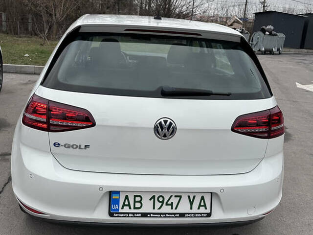 Белый Фольксваген e-Golf, объемом двигателя 0 л и пробегом 128 тыс. км за 11900 $, фото 11 на Automoto.ua