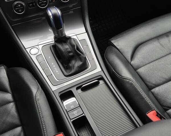 Білий Фольксваген e-Golf, об'ємом двигуна 0 л та пробігом 162 тис. км за 9499 $, фото 16 на Automoto.ua