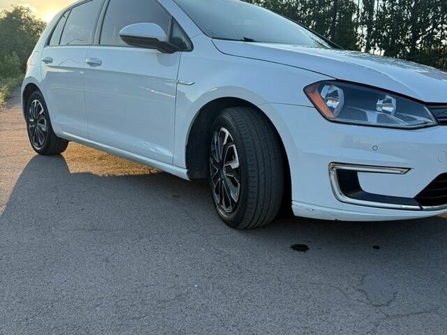 Белый Фольксваген e-Golf, объемом двигателя 0 л и пробегом 130 тыс. км за 8700 $, фото 4 на Automoto.ua