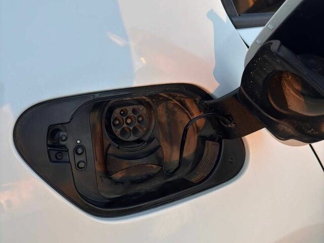 Белый Фольксваген e-Golf, объемом двигателя 0 л и пробегом 167 тыс. км за 9500 $, фото 6 на Automoto.ua