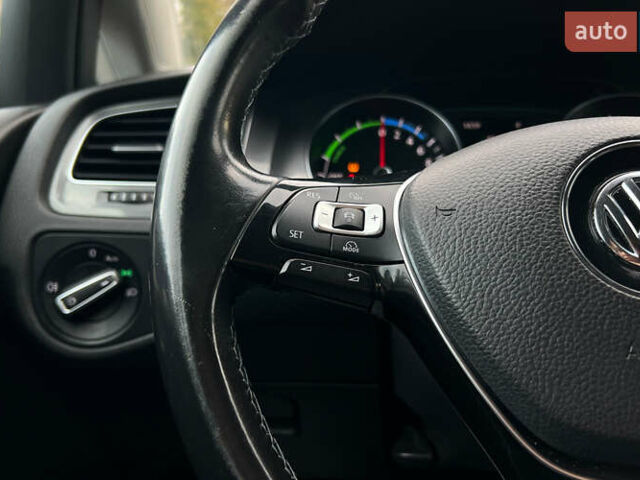 Белый Фольксваген e-Golf, объемом двигателя 0 л и пробегом 117 тыс. км за 11500 $, фото 10 на Automoto.ua