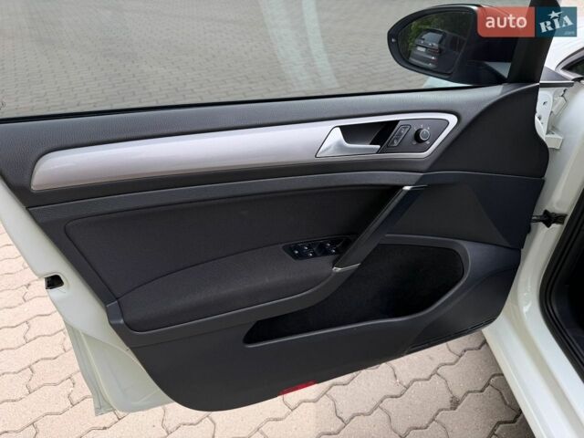 Белый Фольксваген e-Golf, объемом двигателя 0 л и пробегом 134 тыс. км за 8500 $, фото 20 на Automoto.ua