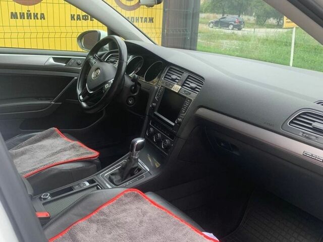 Белый Фольксваген e-Golf, объемом двигателя 0 л и пробегом 104 тыс. км за 9100 $, фото 3 на Automoto.ua