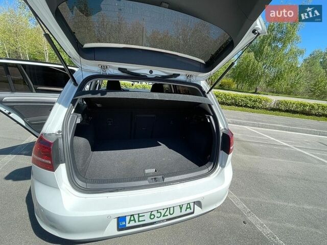 Белый Фольксваген e-Golf, объемом двигателя 0 л и пробегом 56 тыс. км за 12000 $, фото 9 на Automoto.ua
