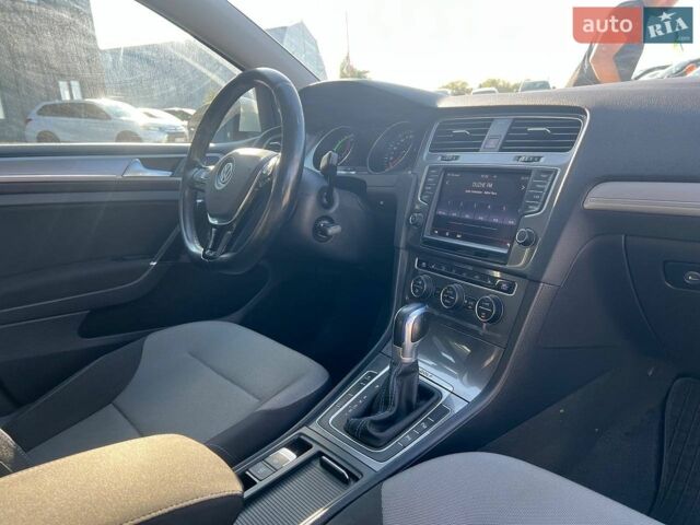 Білий Фольксваген e-Golf, об'ємом двигуна 0 л та пробігом 152 тис. км за 10390 $, фото 43 на Automoto.ua