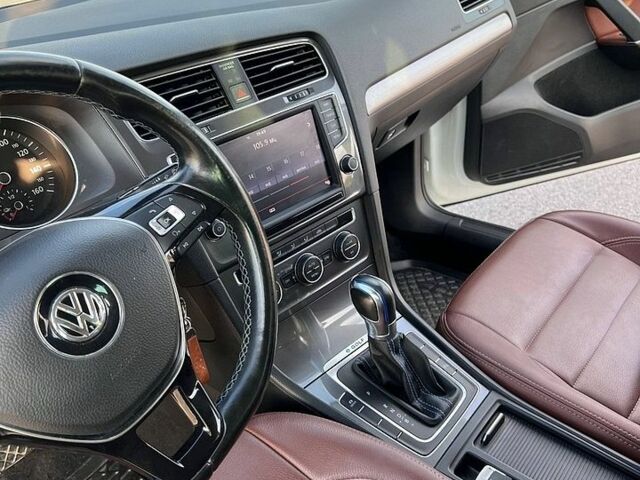 Белый Фольксваген e-Golf, объемом двигателя 0 л и пробегом 136 тыс. км за 8950 $, фото 5 на Automoto.ua