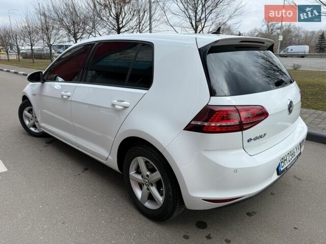 Білий Фольксваген e-Golf, об'ємом двигуна 0 л та пробігом 96 тис. км за 9500 $, фото 9 на Automoto.ua