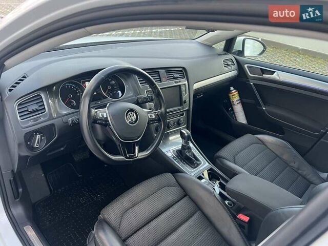 Белый Фольксваген e-Golf, объемом двигателя 0 л и пробегом 127 тыс. км за 8350 $, фото 9 на Automoto.ua