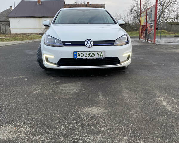 Белый Фольксваген e-Golf, объемом двигателя 0 л и пробегом 120 тыс. км за 10000 $, фото 6 на Automoto.ua