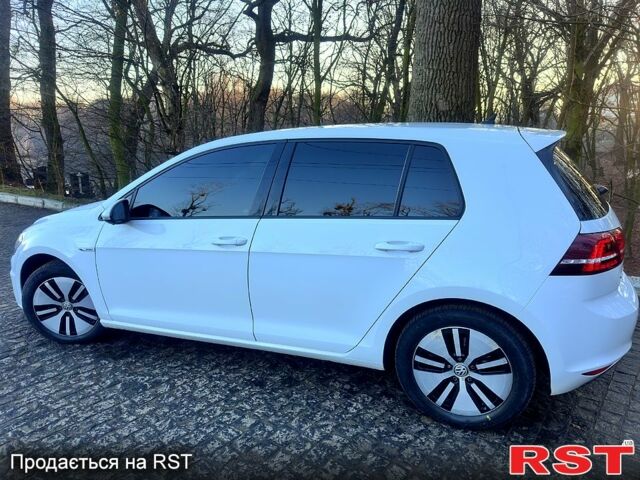 Білий Фольксваген e-Golf, об'ємом двигуна 0 л та пробігом 93 тис. км за 10000 $, фото 4 на Automoto.ua