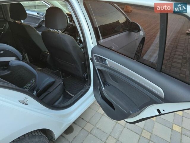 Білий Фольксваген e-Golf, об'ємом двигуна 0 л та пробігом 152 тис. км за 8000 $, фото 17 на Automoto.ua