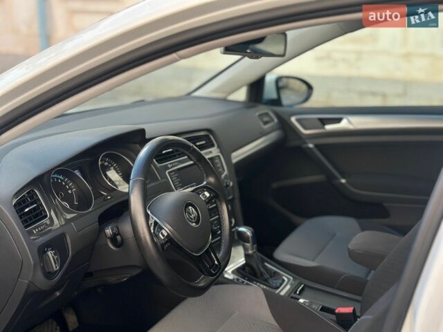 Білий Фольксваген e-Golf, об'ємом двигуна 0 л та пробігом 115 тис. км за 8850 $, фото 4 на Automoto.ua