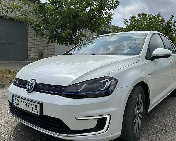 Белый Фольксваген e-Golf, объемом двигателя 0 л и пробегом 118 тыс. км за 10500 $, фото 1 на Automoto.ua