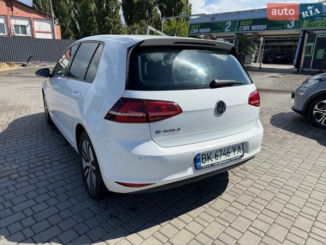 Белый Фольксваген e-Golf, объемом двигателя 0 л и пробегом 138 тыс. км за 9199 $, фото 4 на Automoto.ua